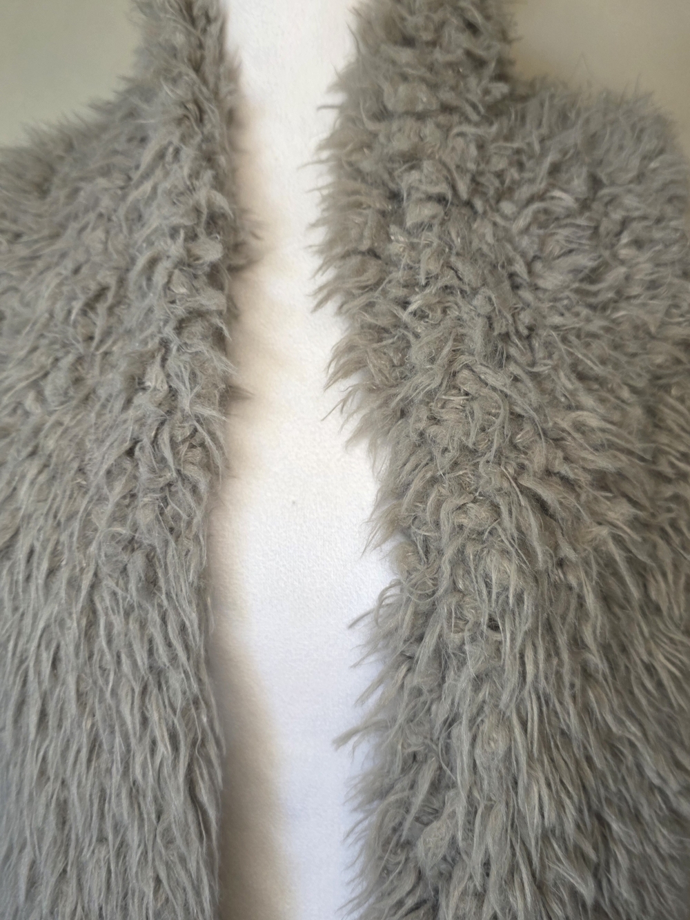 Ashley by 26 Gray Shaggy Faux Fur Vest Medium 70s Boho Penny Lane Rockstar - Picture 6 of 6